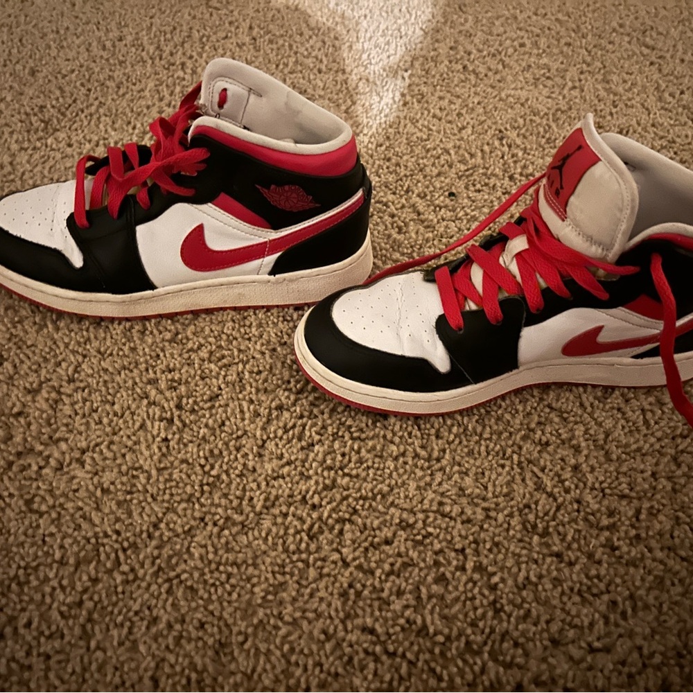Air Jordan 1 Mid ‘Black Gym Red’ Iconic Sneaker size 5